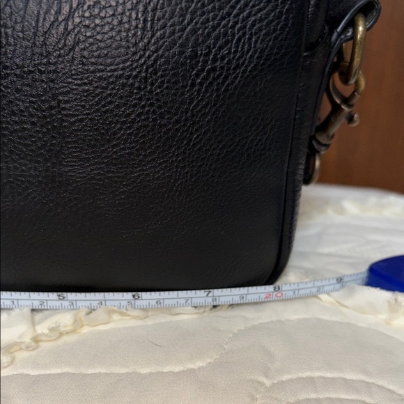 Universal Thread Black Faux Leather Bag with Gold Zipper EUC - Picture 10 of 12